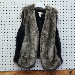 𝅺dkny faux fur vest women's small faux leather side panels EUC
